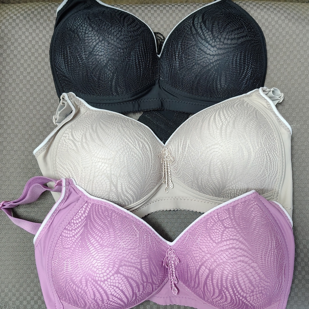 Women's Set Of Three Bras NWT Size 34C
